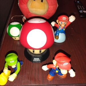 Super Mario Mushroom & Figures Set - Red, Green